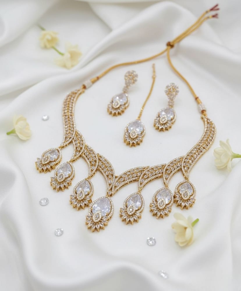 The Luminary Gold Dew Set